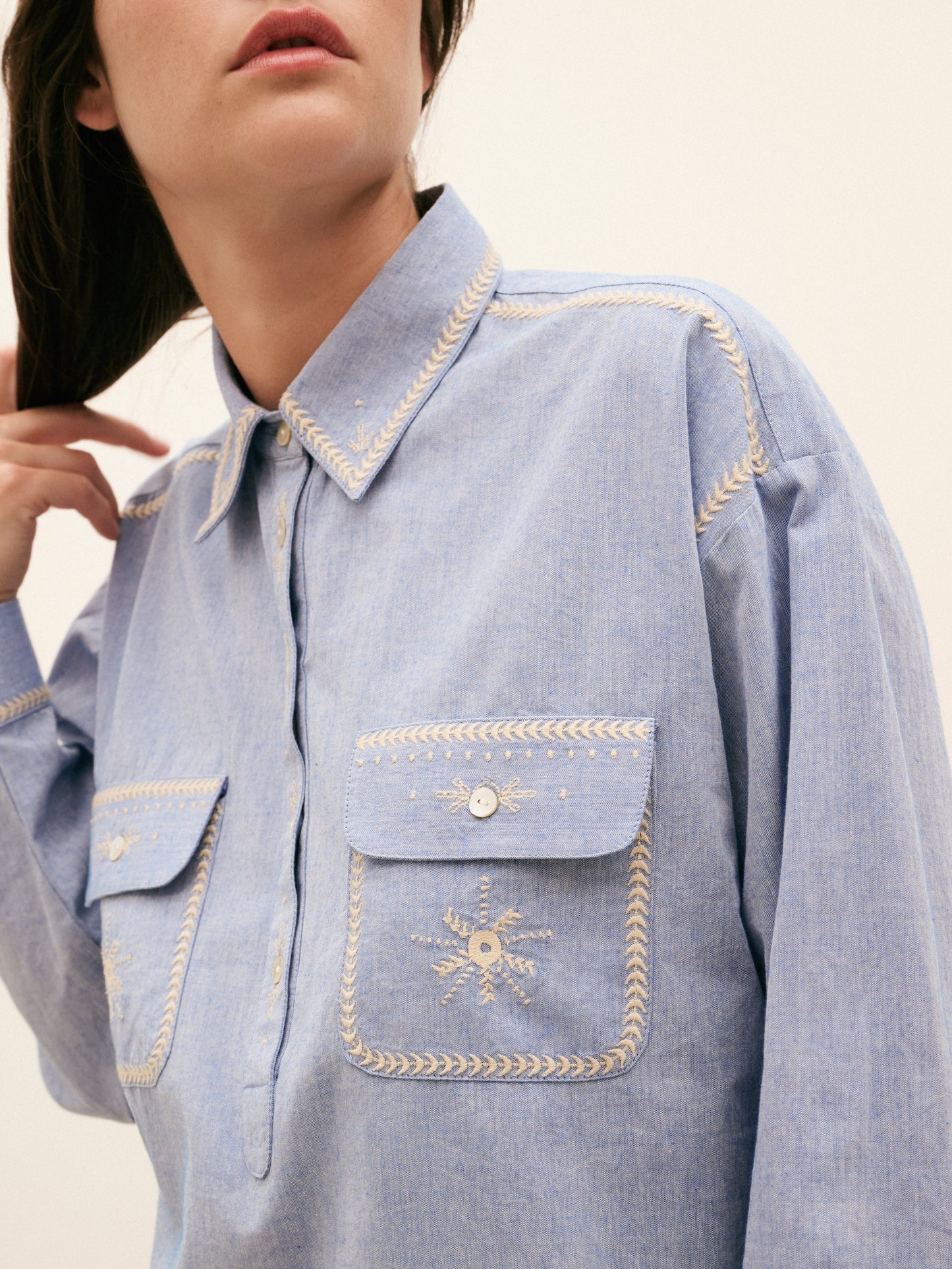 Camicia con ricami